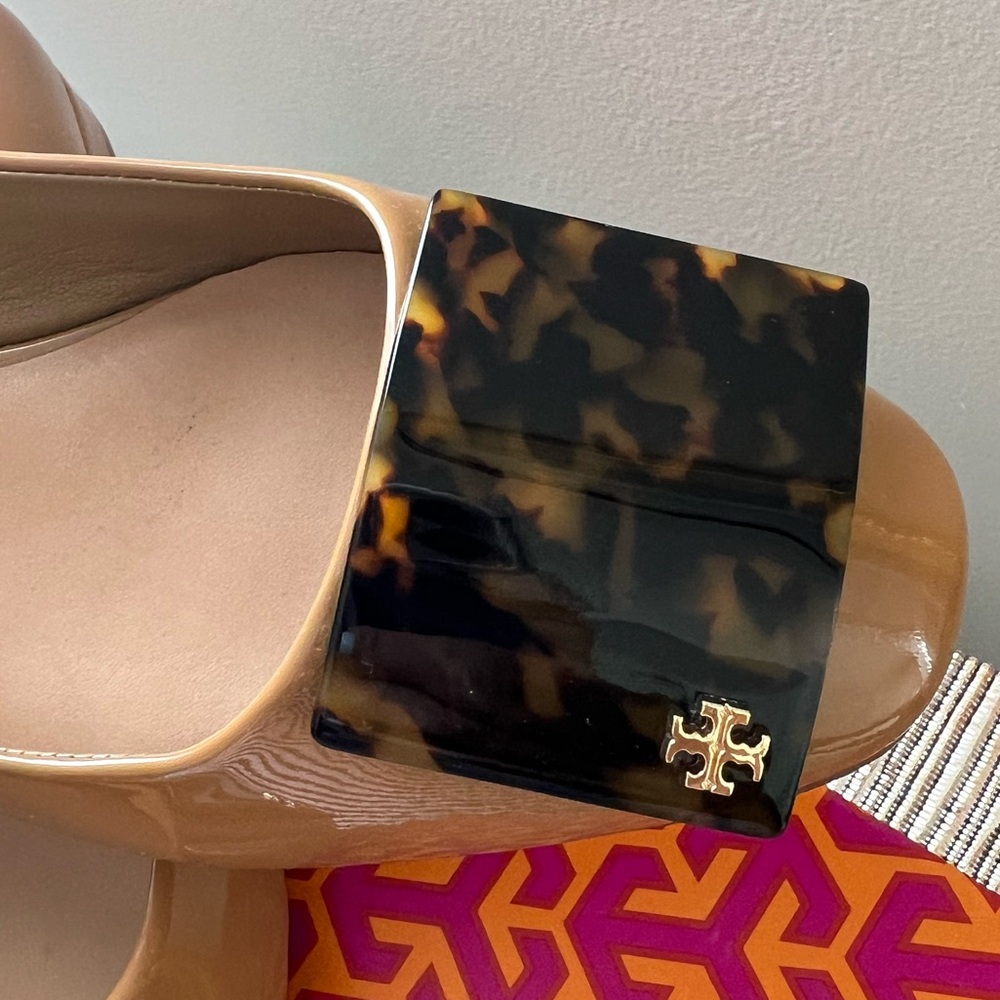 NWT TORY BURCH Patent Leather Tan Flats with Tortoise Detail. Size 9 - Picture 6 of 11